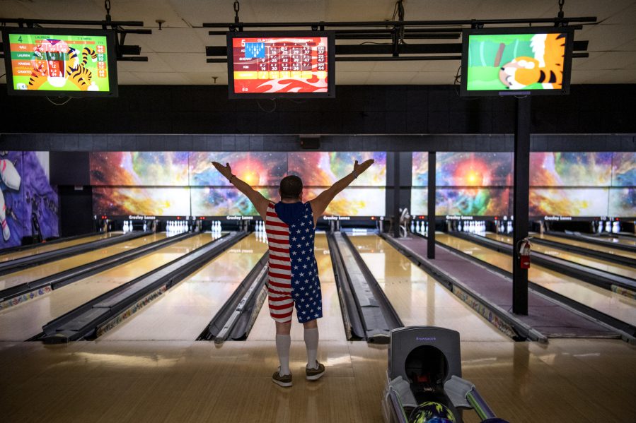 PBA bowling champion Kelly Kulick visits Leisure Lanes, Local Sports